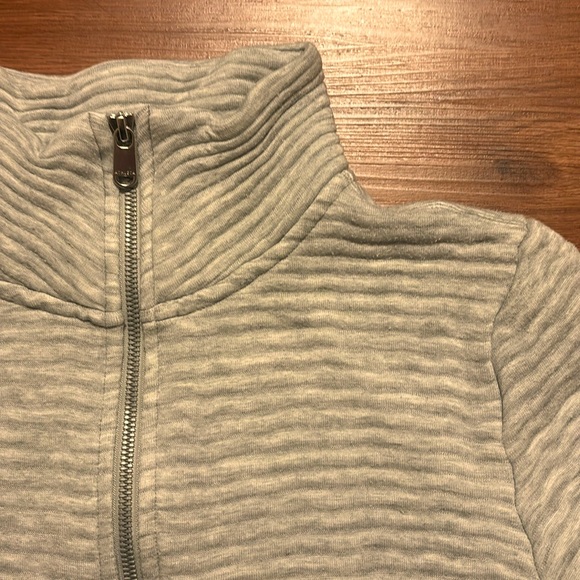 Athleta Top - Picture 2 of 3